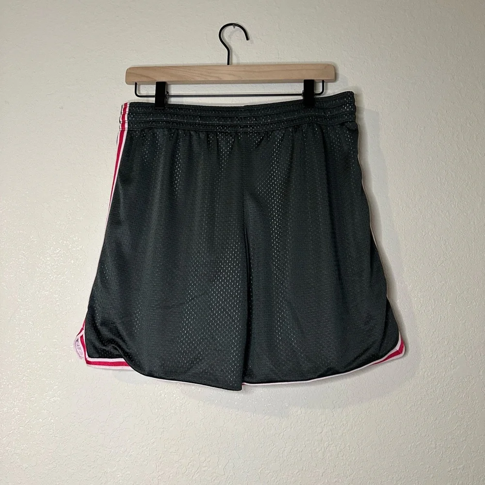 💫Nike Grey Basketball Mesh Gym Shorts Size Medium
